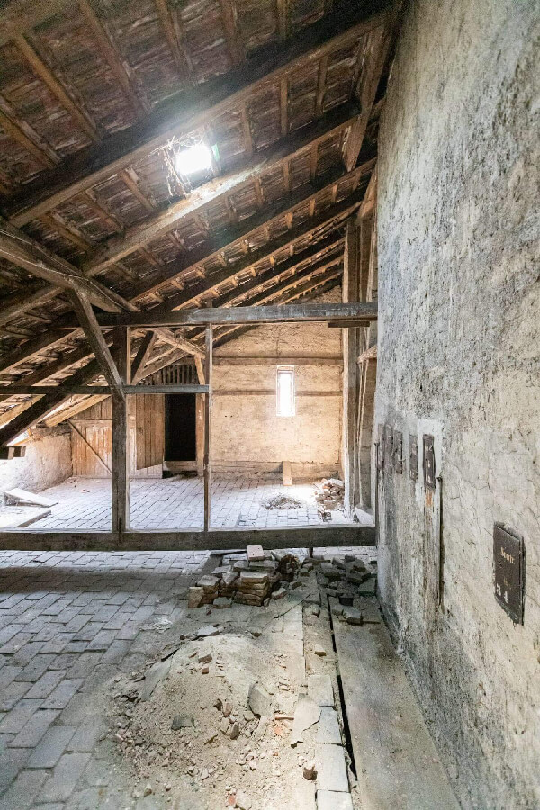 Historischer Dachboden vor der Projektentwicklung